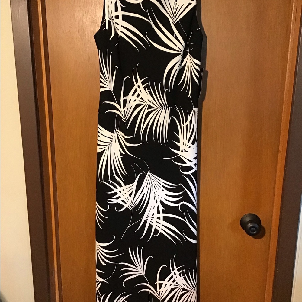 NEW S. L. fashions Black & White Palm-Print Sleeveless Maxi Dress - 10
